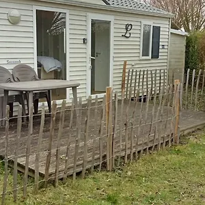 Luxueuze Stacaravan 4pers Met Terras En Tuintje Hébergement de vacances Bredene