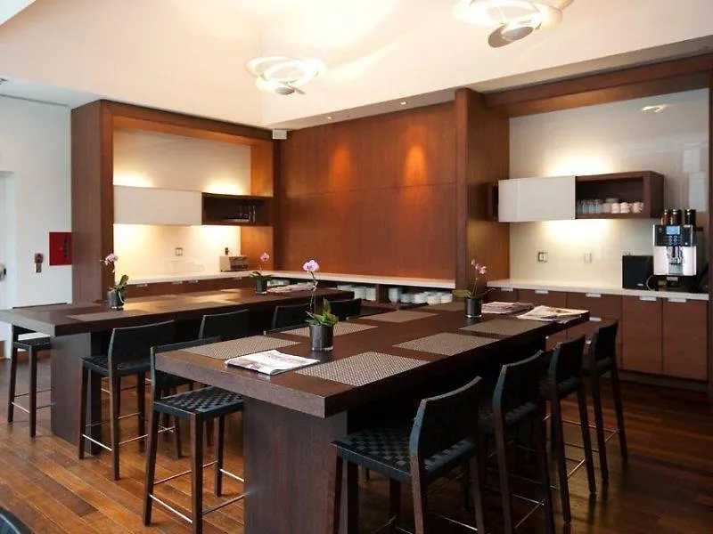 Le Germain Hotel Maple Leaf Square Toronto 4*,