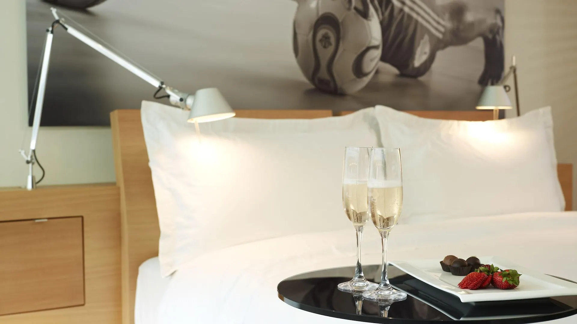 Le Germain Hotel Maple Leaf Square Toronto 4*,